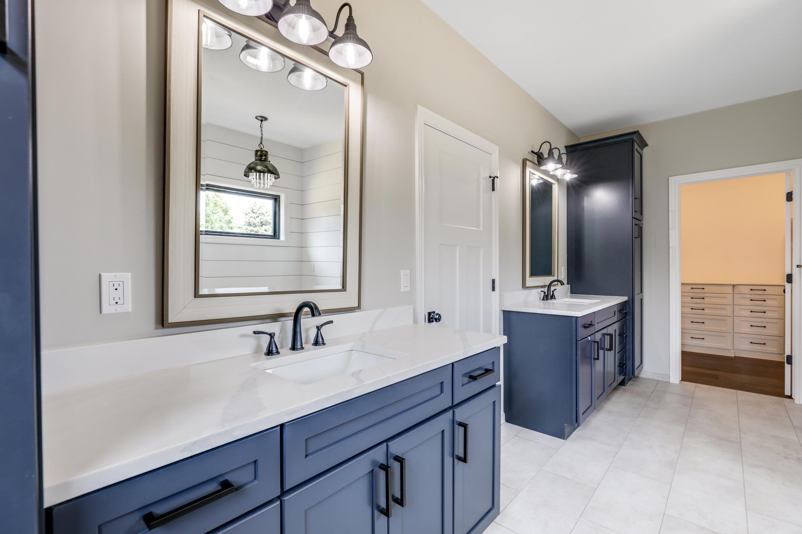 Woodline Building Company Project: Contemporary Farmhouse Interior Master Bath Full View With Closet